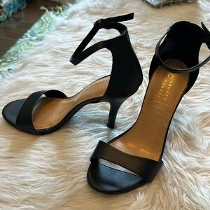 Lauren Conrad memory foam 4” black spike heels, size 9 medium